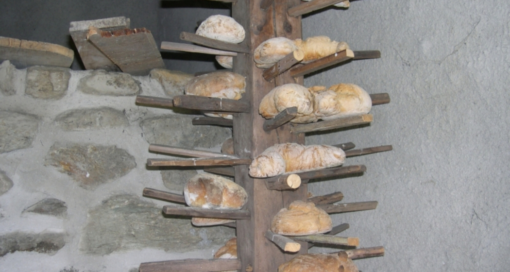Brotbacken wie zu Grossmutters Zeiten in Obersaxen-Tomahüs (gdl_859107452_image) Brotbacken wie zu Grossmutters Zeiten in Obersaxen-Tomahüs (gdl_859107452_image)