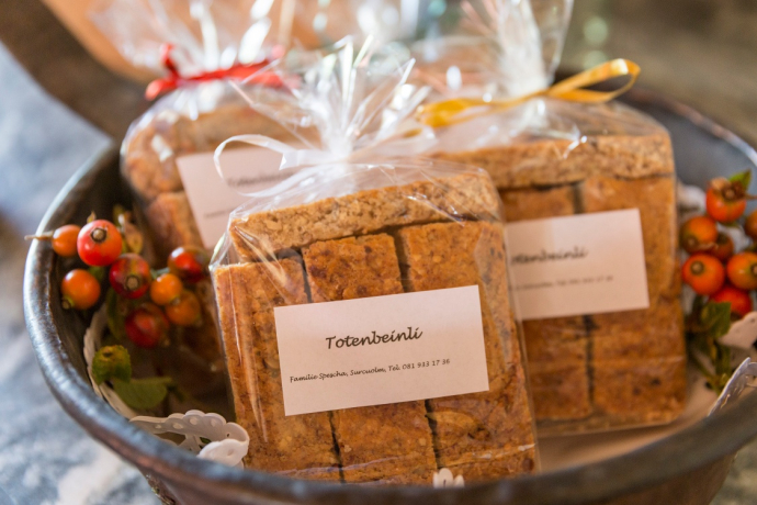 Familie Spescha Hof Sansandrisch, Surcuolm (oua_50353959_image)